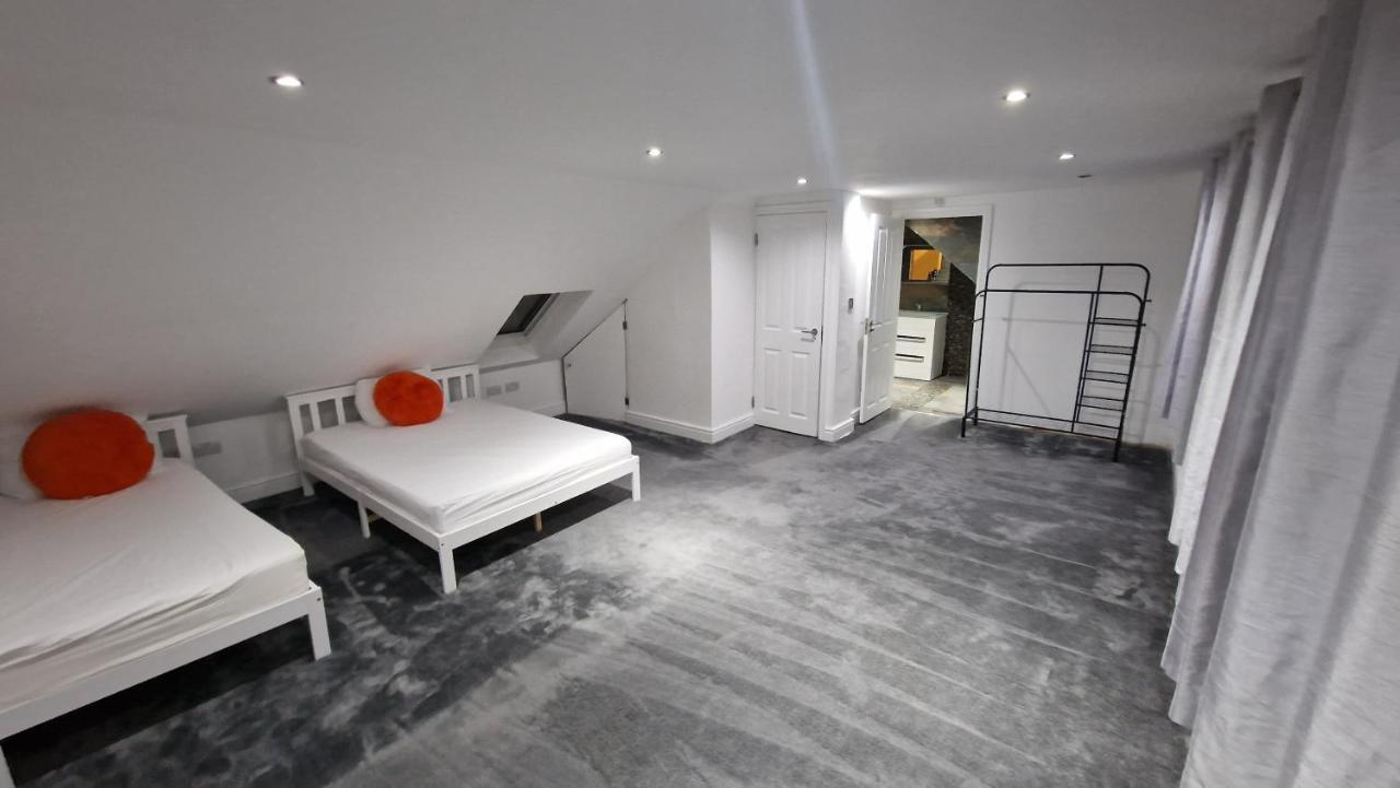 Comfort Sleep - Rooms With Shared Facilities 温莎 外观 照片